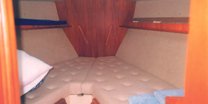 Oyster 406 Forward Cabin