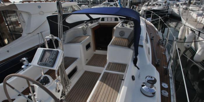 Oyster 42 Helm and cockpit