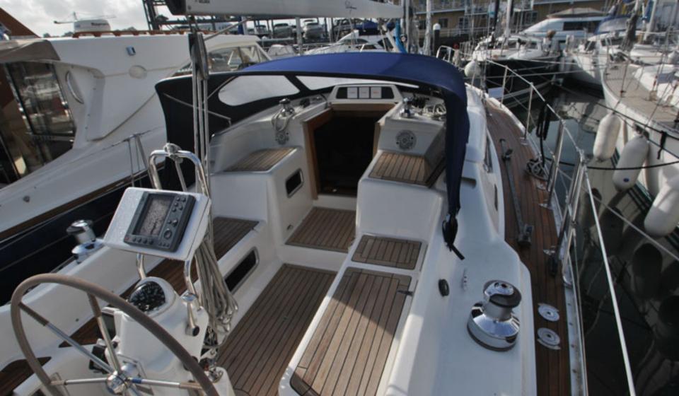 Oyster 42 Helm and cockpit