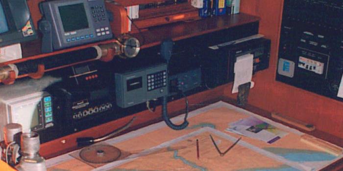 Oyster 435 Chart Table