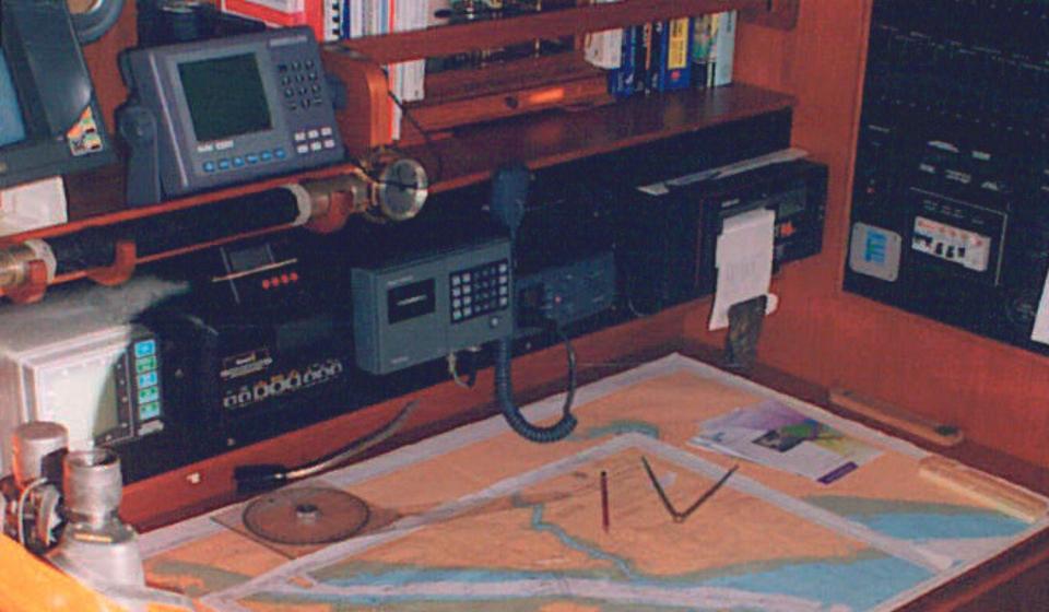 Oyster 435 Chart Table