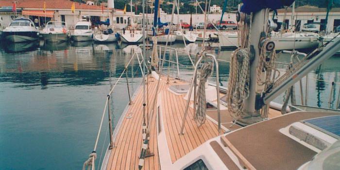 Oyster 435 Foredeck