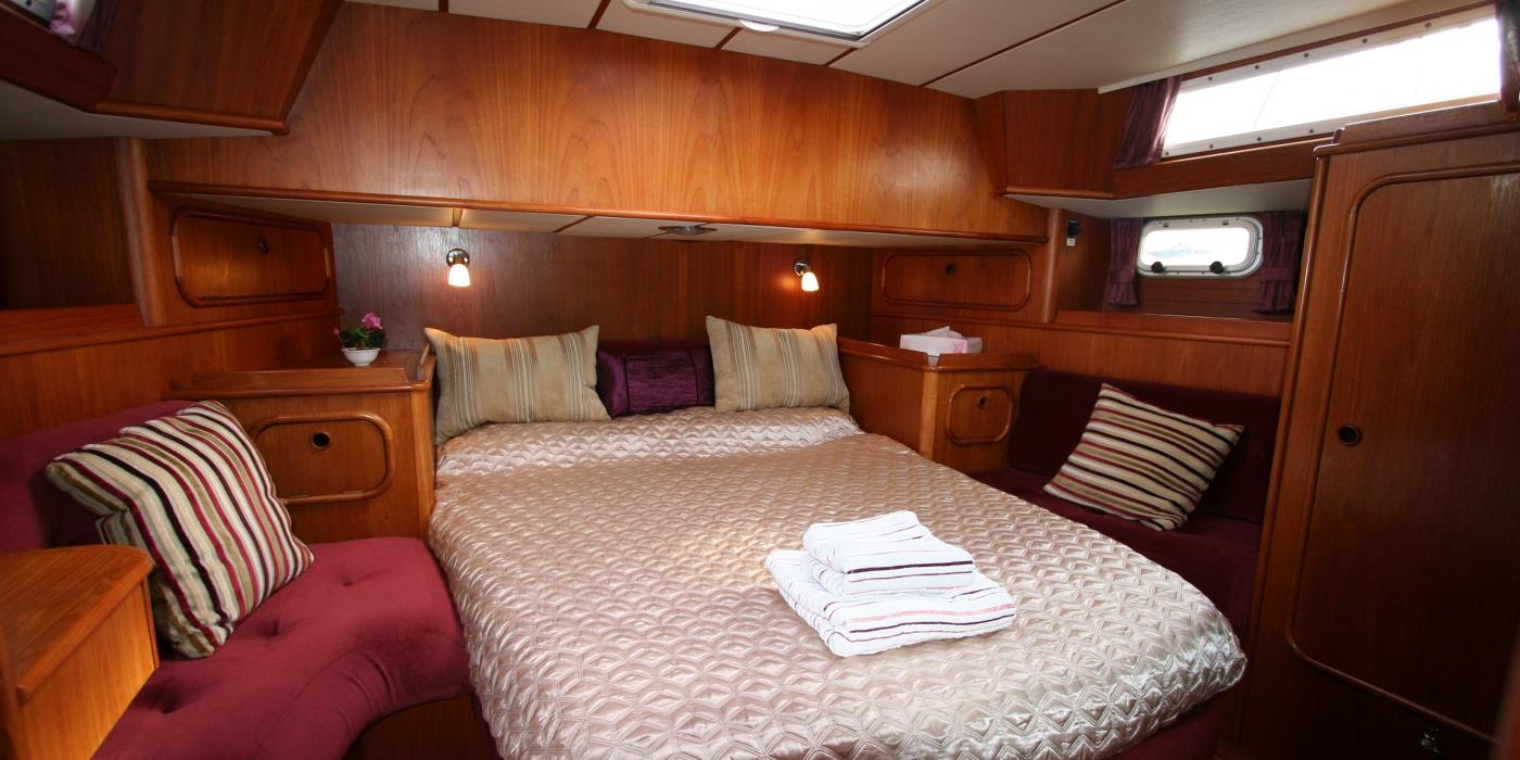 Oyster 435 Master Cabin