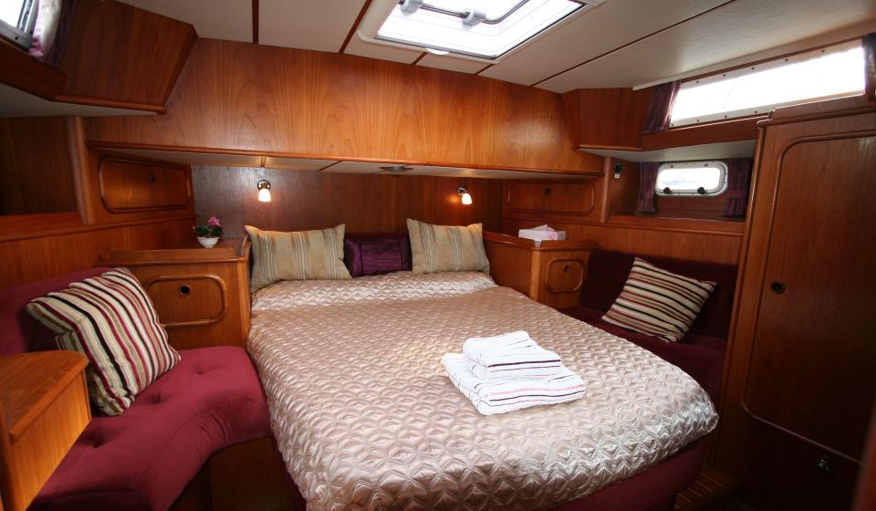 Oyster 435 Master Cabin