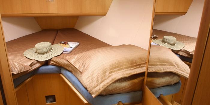 Oyster 45 Forward Double v3