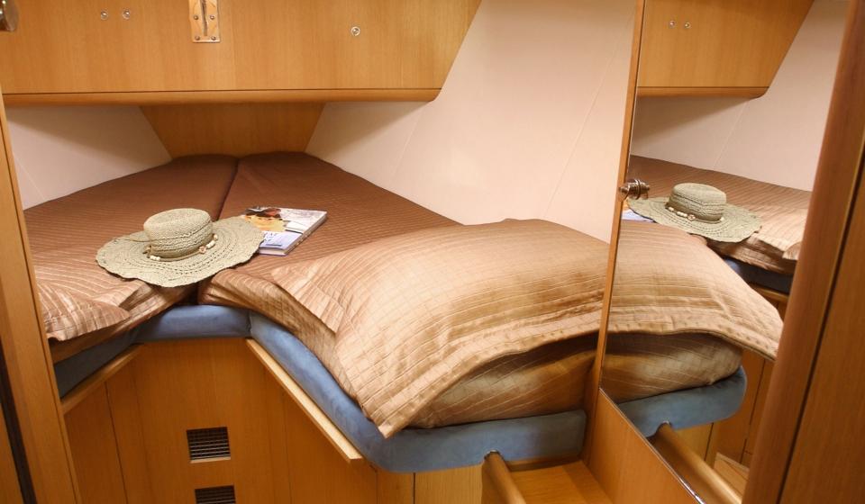 Oyster 45 Forward Double v3