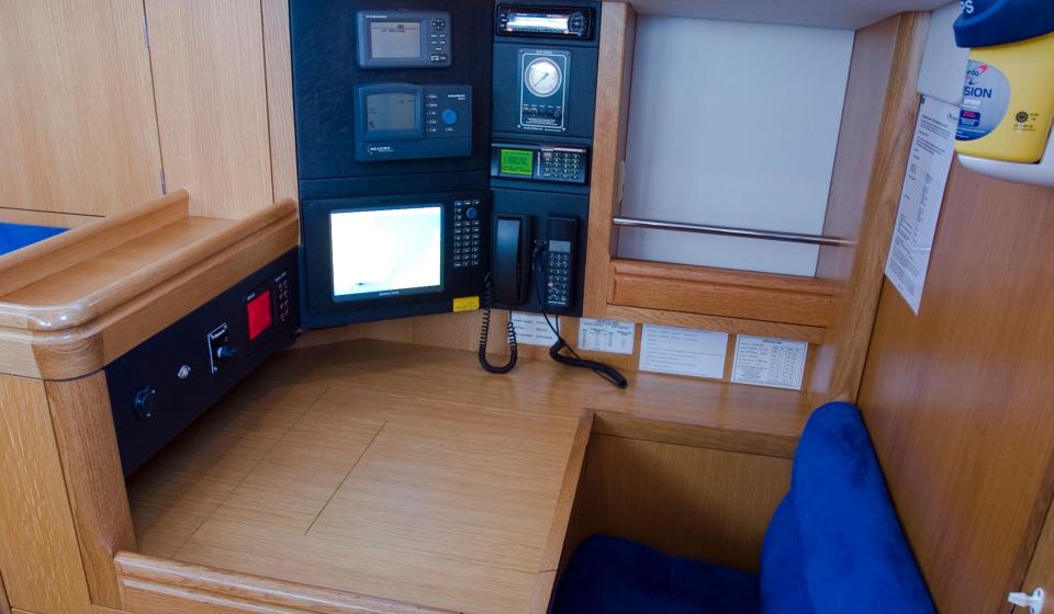 Oyster 47 Chart Table