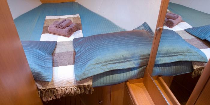 Oyster 47 Forward Cabin