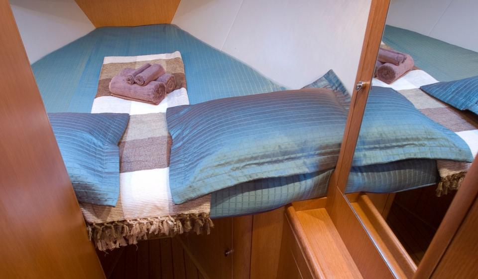 Oyster 47 Forward Cabin