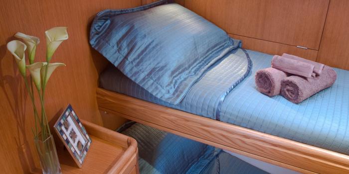 Oyster 47 Twin Cabin