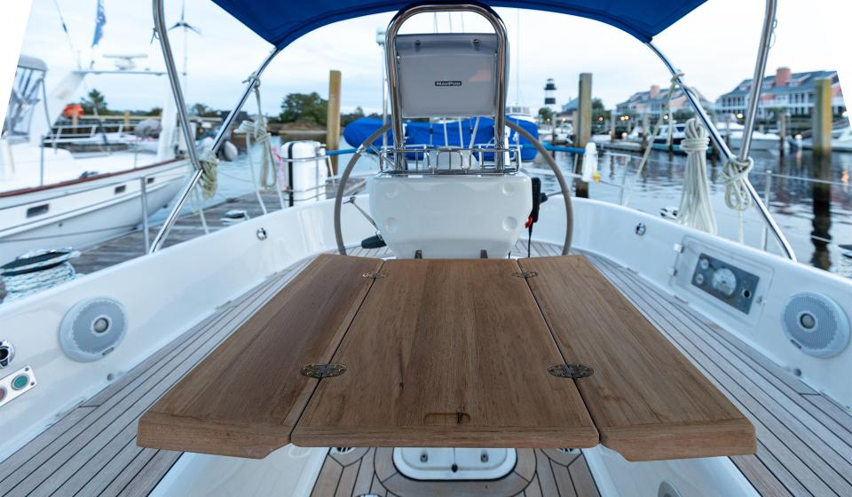 Oyster 475 Cockpit