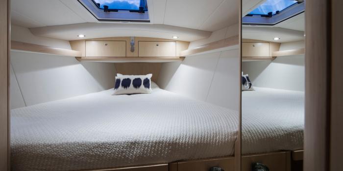 Oyster 475 Forward Cabin