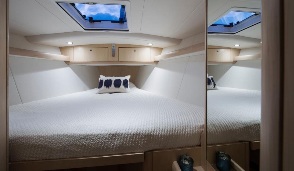 Oyster 475 Forward Cabin