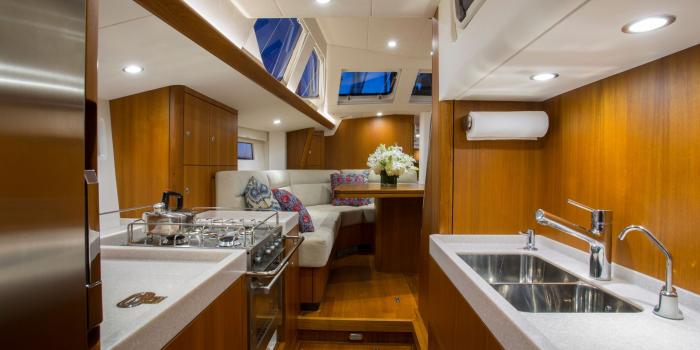 Oyster 475 Galley v2