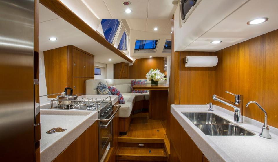 Oyster 475 Galley v2