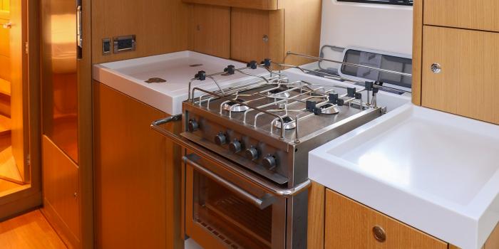 Oyster 475 Galley
