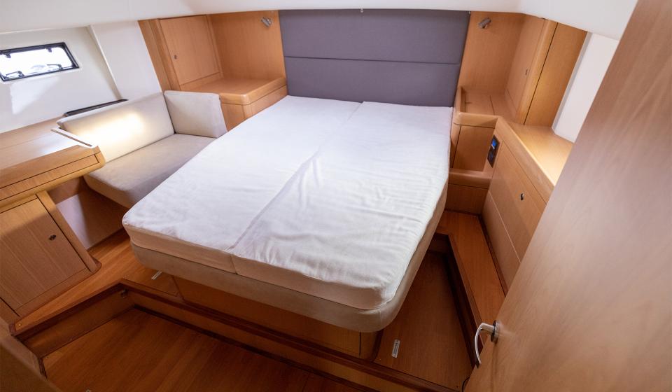 Oyster 475 Master Cabin