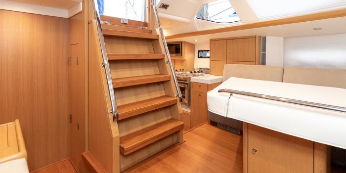 Oyster 475 Saloon Companionway