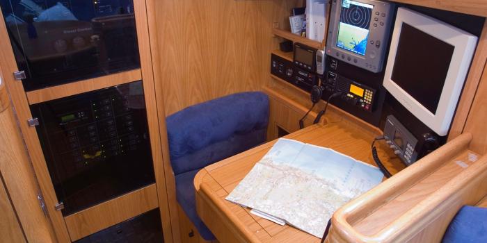 Oyster 485 Chart Table