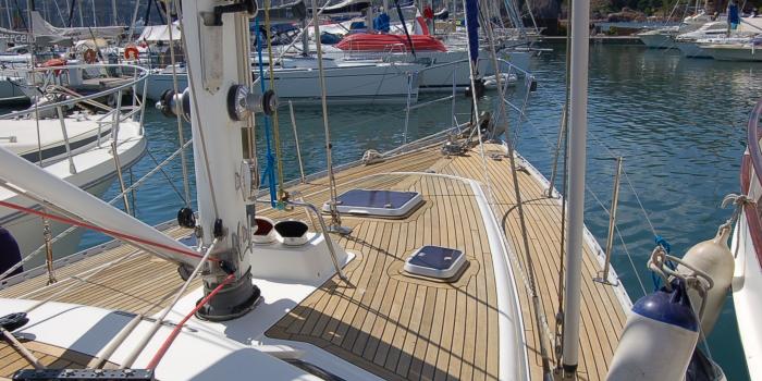 Oyster 485 Coachroof and Foredeck