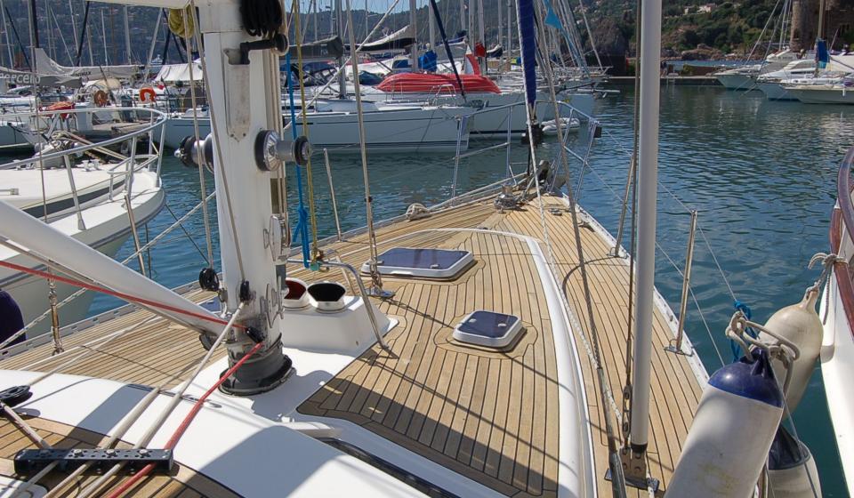 Oyster 485 Coachroof and Foredeck
