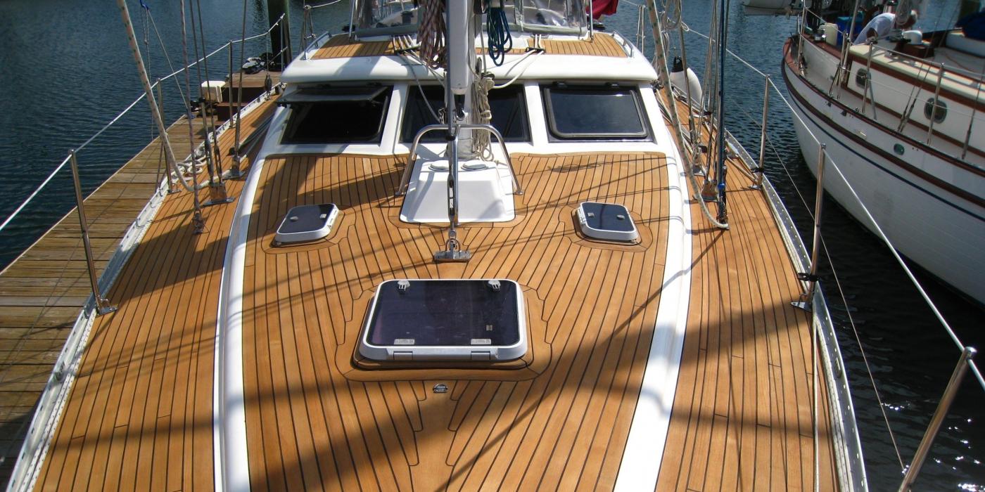 Oyster 485 Foredeck