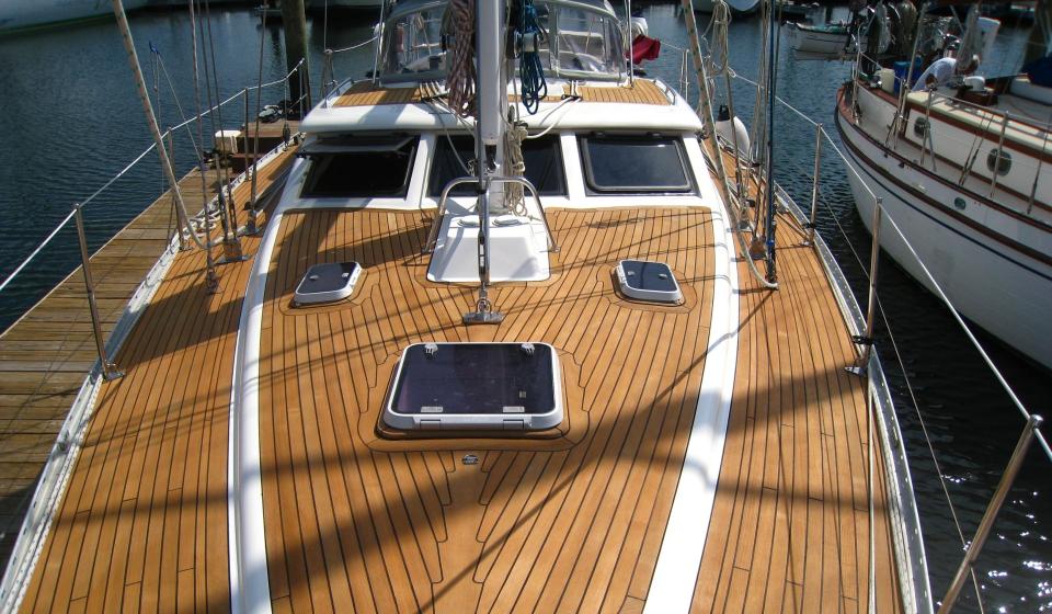 Oyster 485 Foredeck