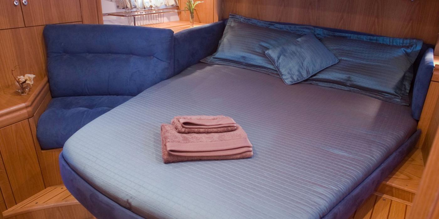 Oyster 485 Master Cabin