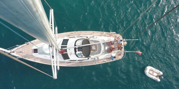 Oyster 49 Anchored Aerial Mast