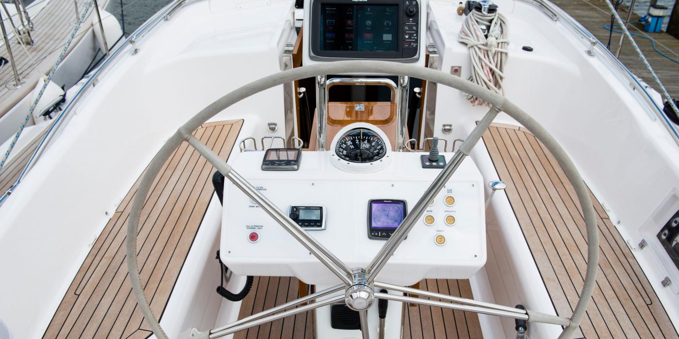 Oyster 545 Cockpit v2