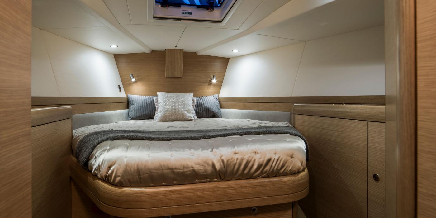 Oyster 545 Forward Double Cabin