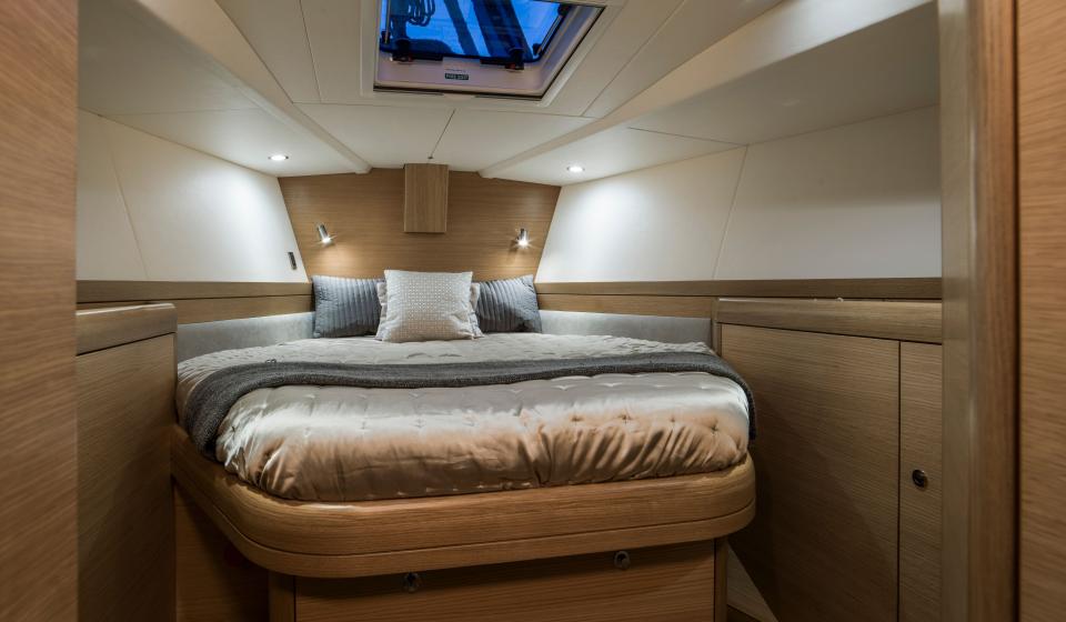 Oyster 545 Forward Double Cabin
