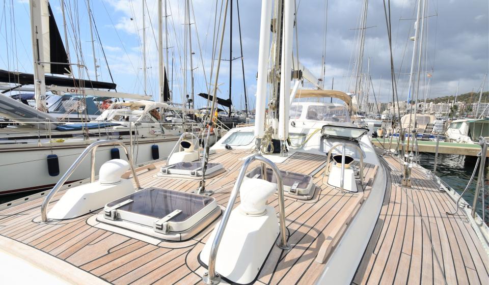 Oyster 55 Foredeck v2