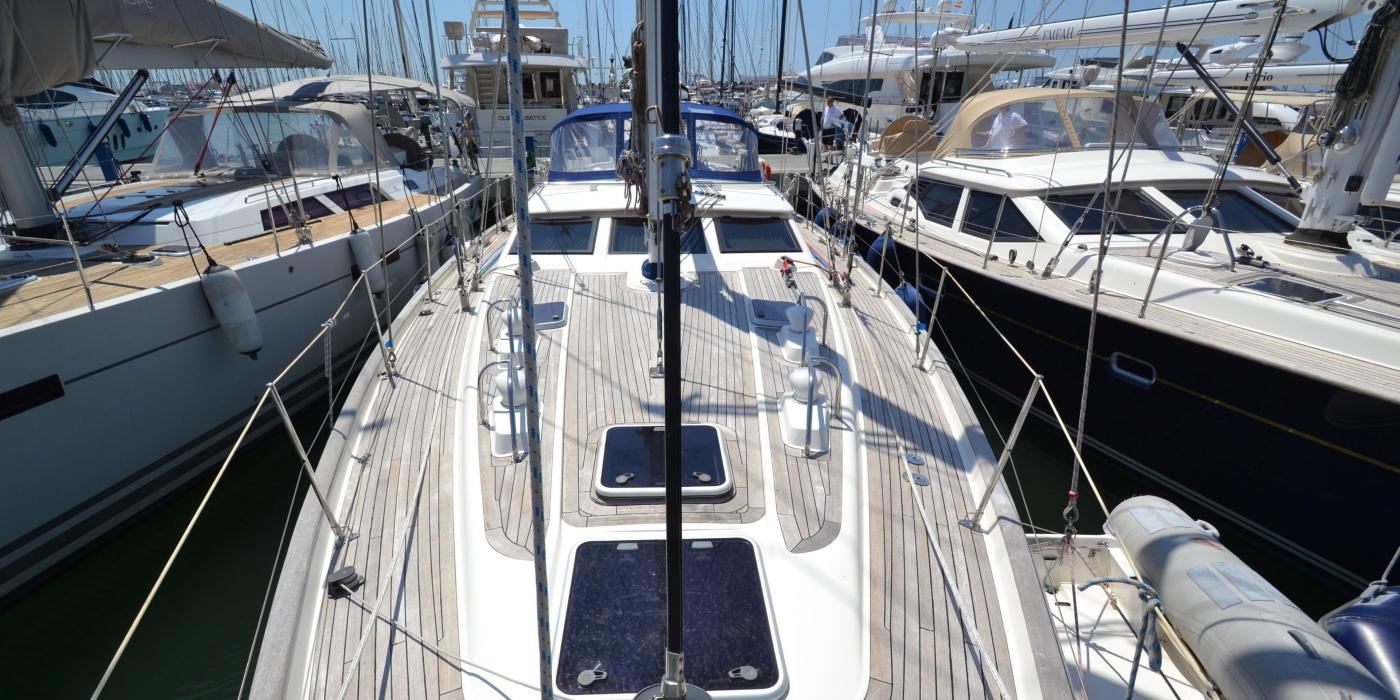 Oyster 56 Foredeck v3