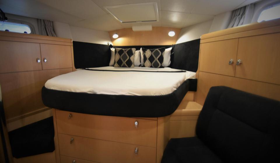 Oyster 56 Fwd Dbl Cabin