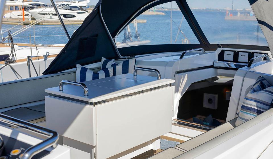 Oyster 565 Gallery 11