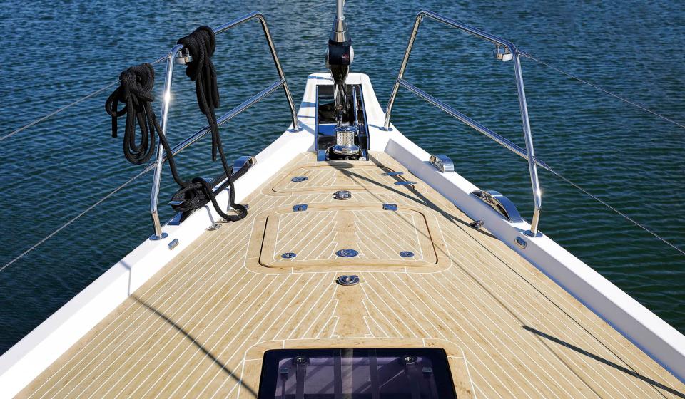 Oyster 565 Gallery 1