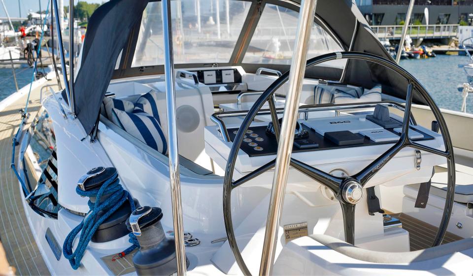 Oyster 565 Gallery 2