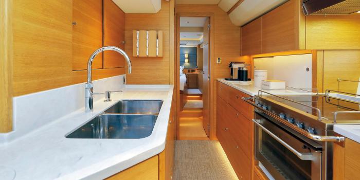 Oyster 565 Gallery 6