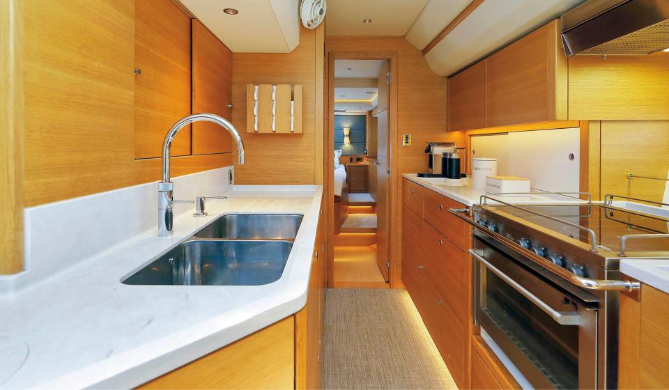 Oyster 565 Gallery 6