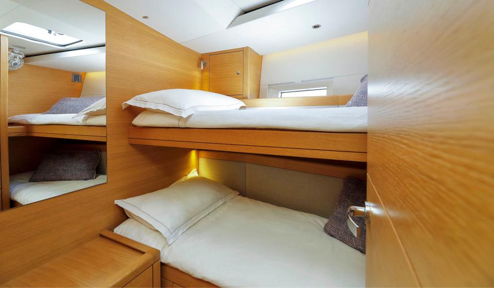 Oyster 565 Gallery 8