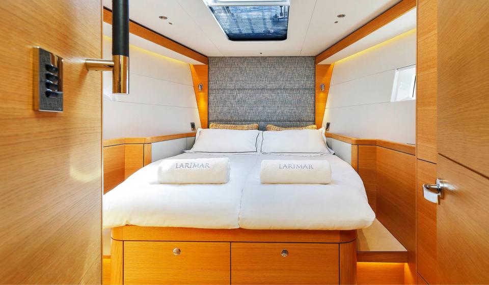 Oyster 565 Gallery 9