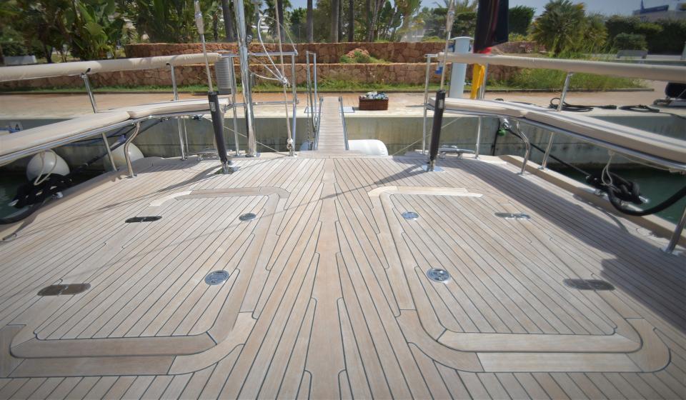 Oyster 575 Aft Deck v3