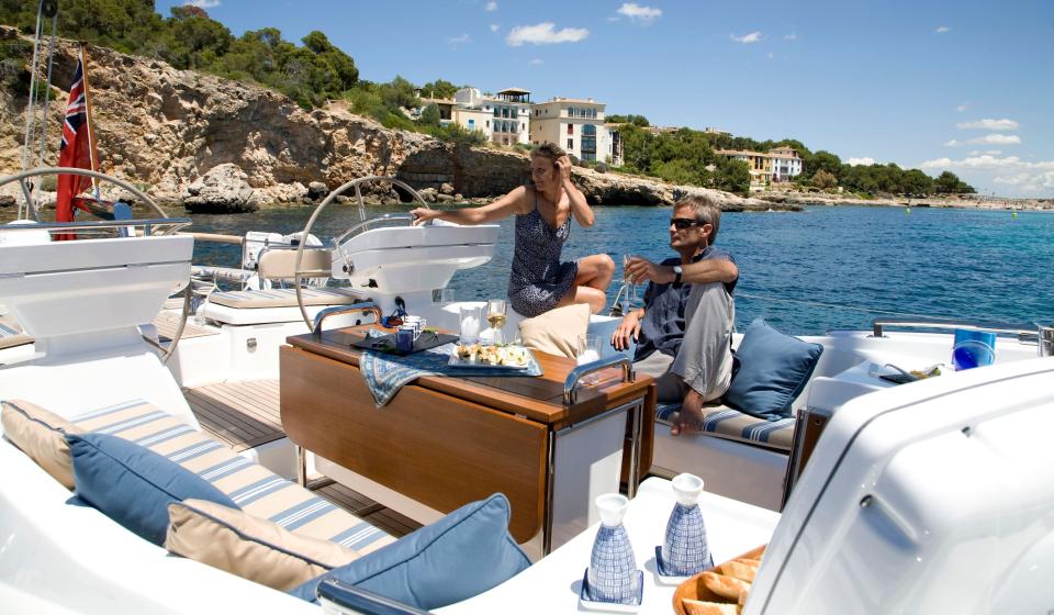 Oyster 575 Cockpit v2