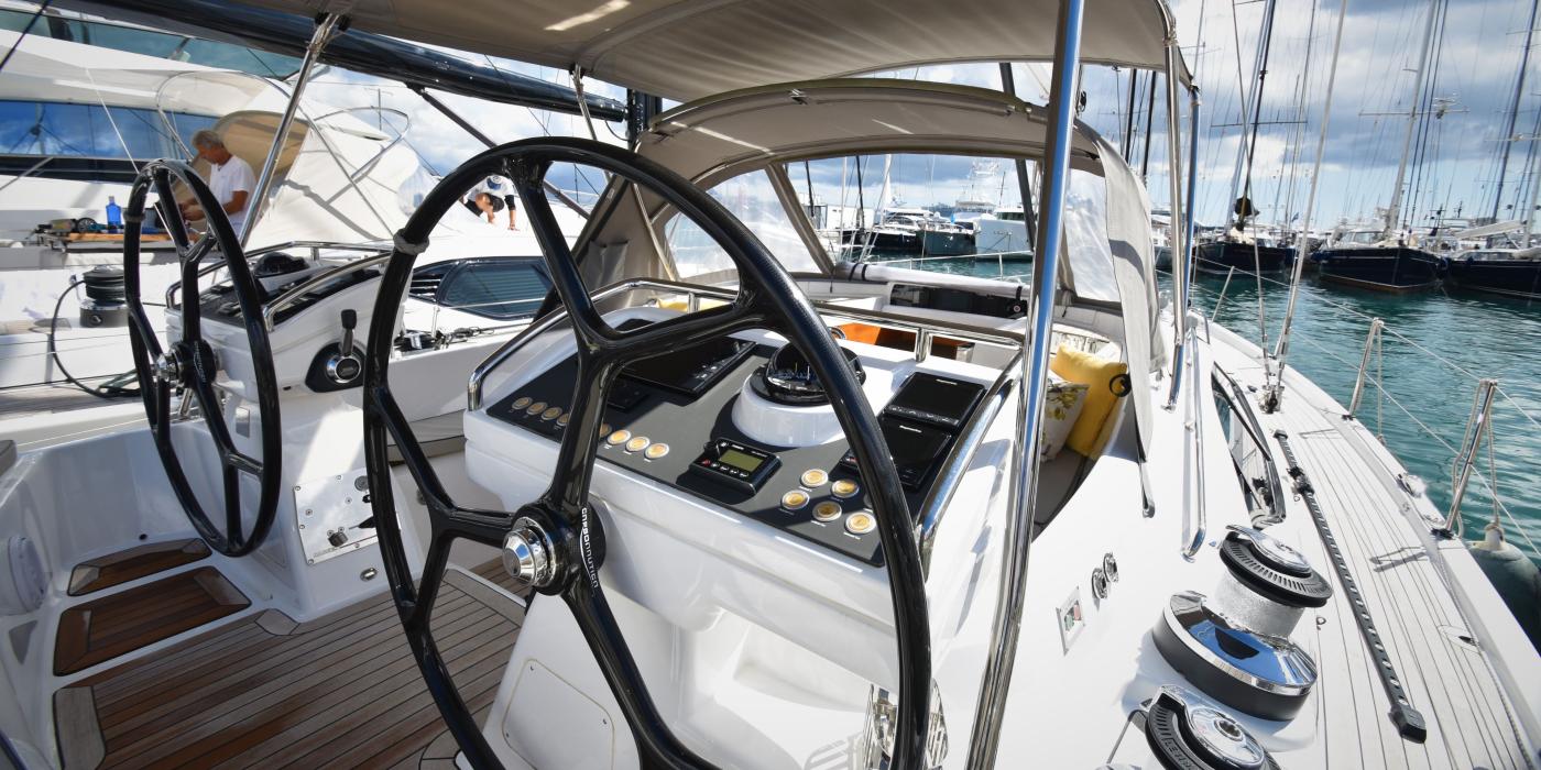 Oyster 575 Dignity Deck 1