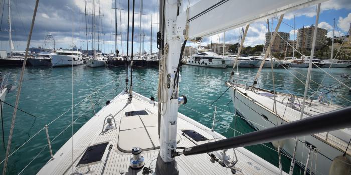 Oyster 575 Dignity Deck 2