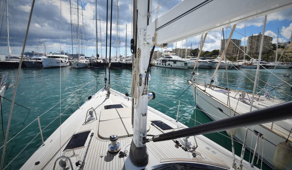 Oyster 575 Dignity Deck 2