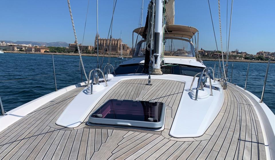 Oyster 575 Foredeck 2