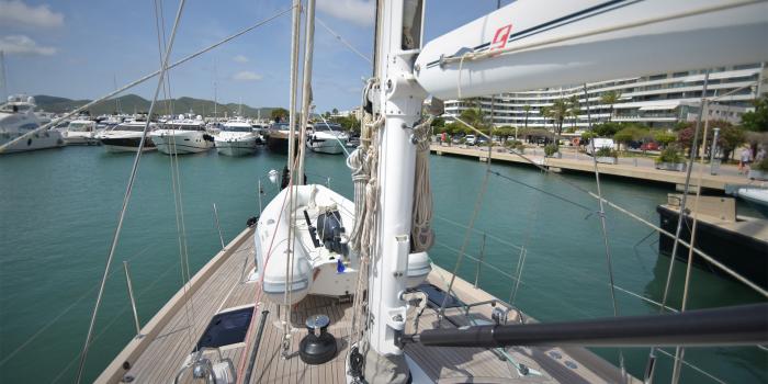 Oyster 575 Foredeck v3