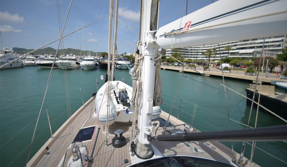 Oyster 575 Foredeck v3